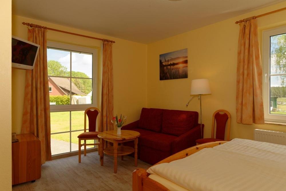 Landhotel Am Peetscher See Mirow Dış mekan fotoğraf