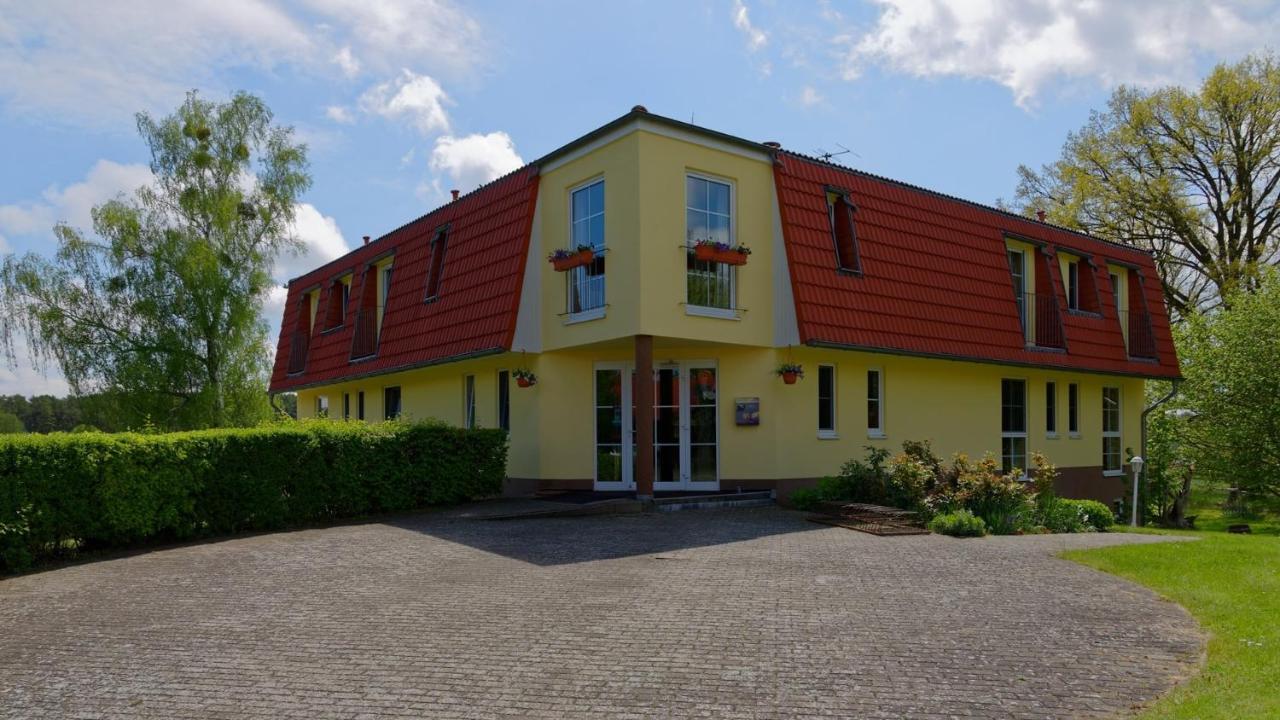 Landhotel Am Peetscher See Mirow Dış mekan fotoğraf